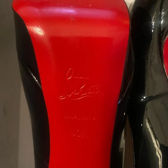 (FITS LIKE A SIZE 9 and 9.5) Christian Louboutin Black only tried on indoors - Picture 6 of 16